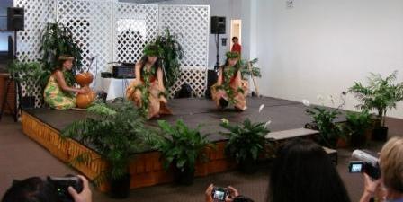 Halau Kou Lima Nani E  /></p>
        <p>
        <param name=
